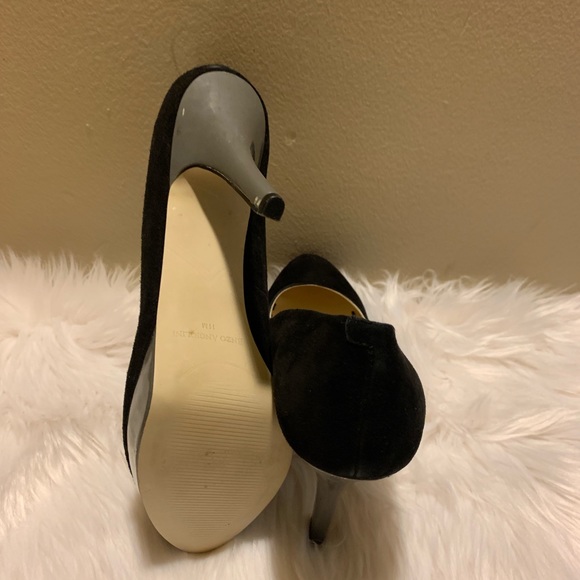 Black Suede Pumps w/ gray platform - Picture 5 of 7